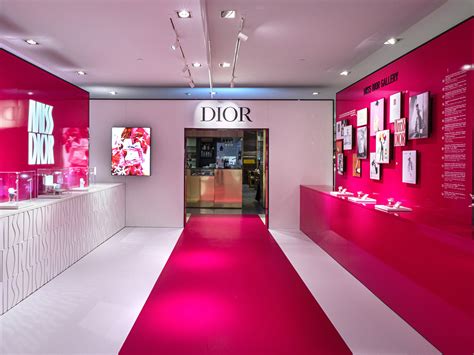 Miss Dior pop ups